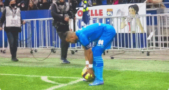 知名推主盛赞《赛博朋克2077》：比《艾尔登法环》要更好！