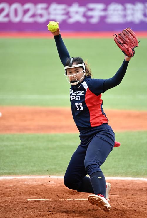 官方：利兹联签下蓝狐后卫贾斯廷；据悉转会费800万+200万镑